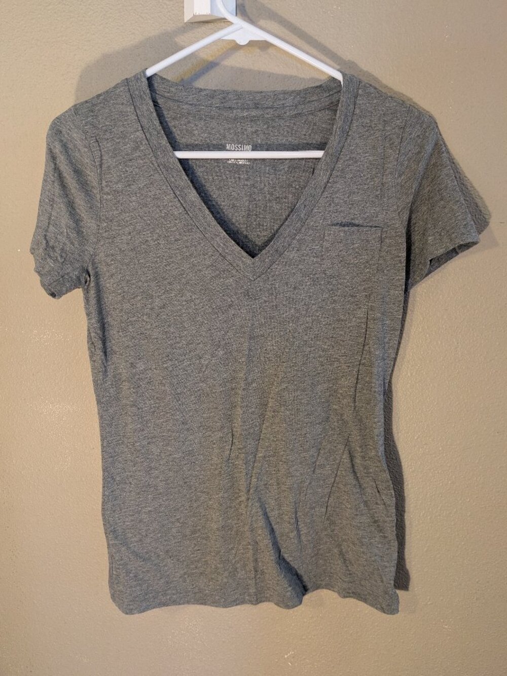 Mossimo V-neck tshirt